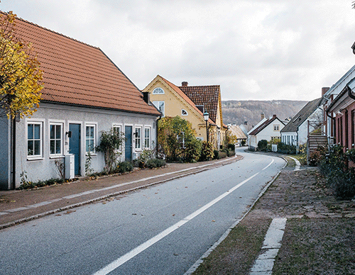 väg i by